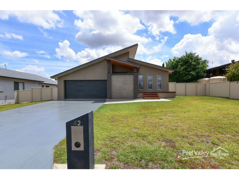 42 Johnston Street, Tamworth NSW 2340