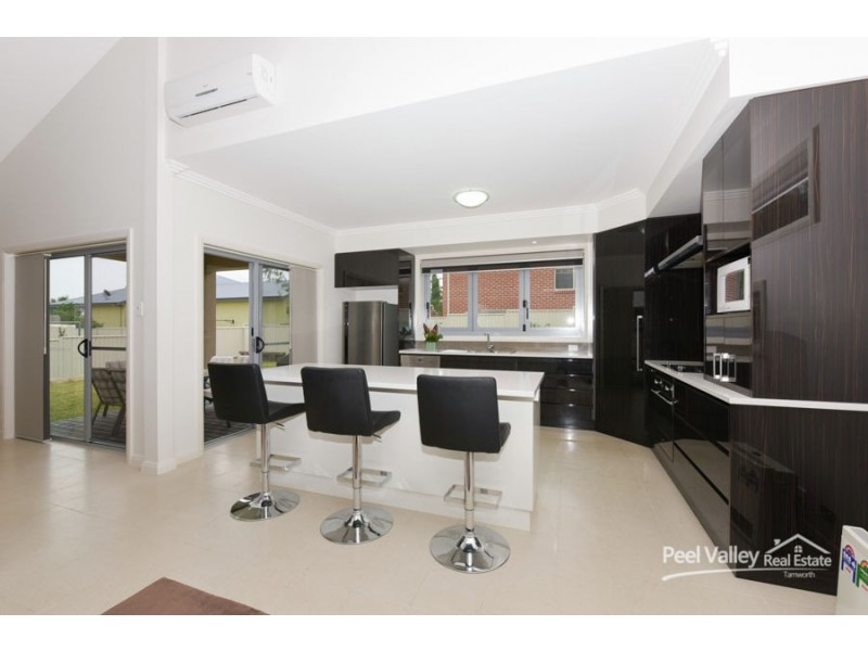 42 Johnston Street, Tamworth NSW 2340