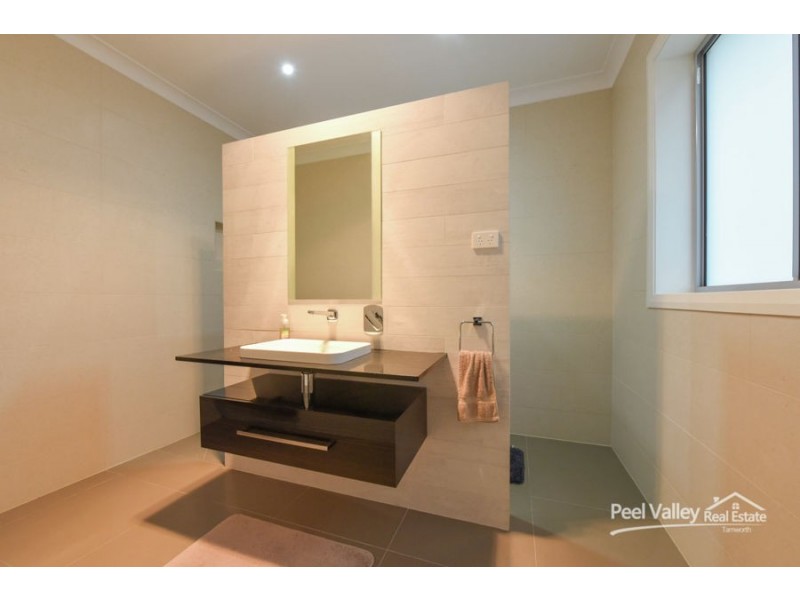 42 Johnston Street, Tamworth NSW 2340