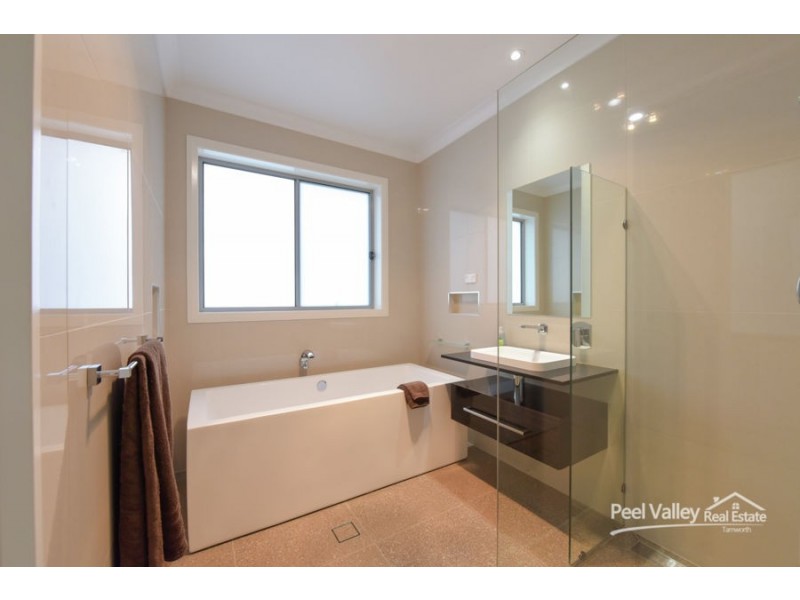 42 Johnston Street, Tamworth NSW 2340