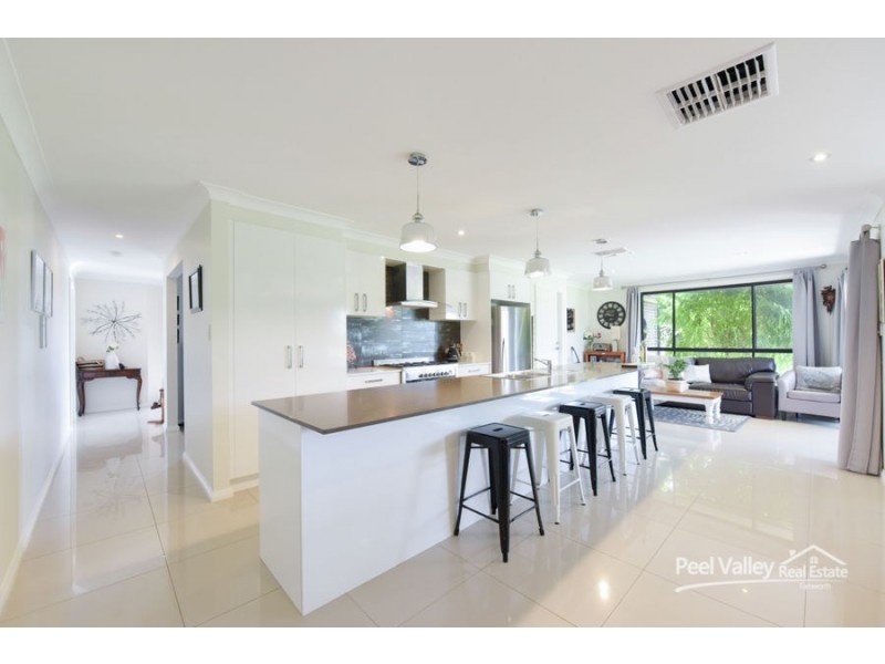 43 Warrah Drive, Tamworth NSW 2340