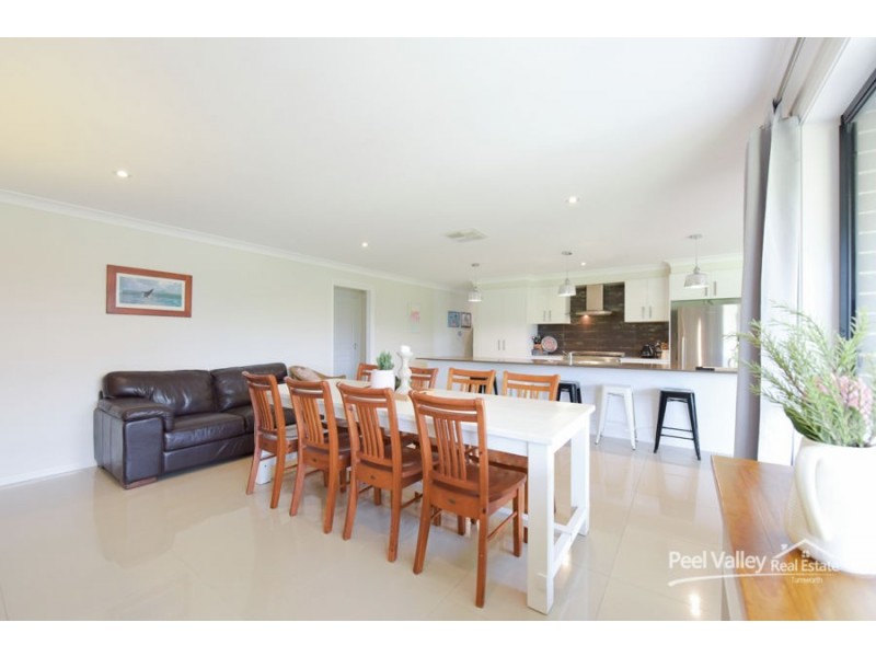 43 Warrah Drive, Tamworth NSW 2340