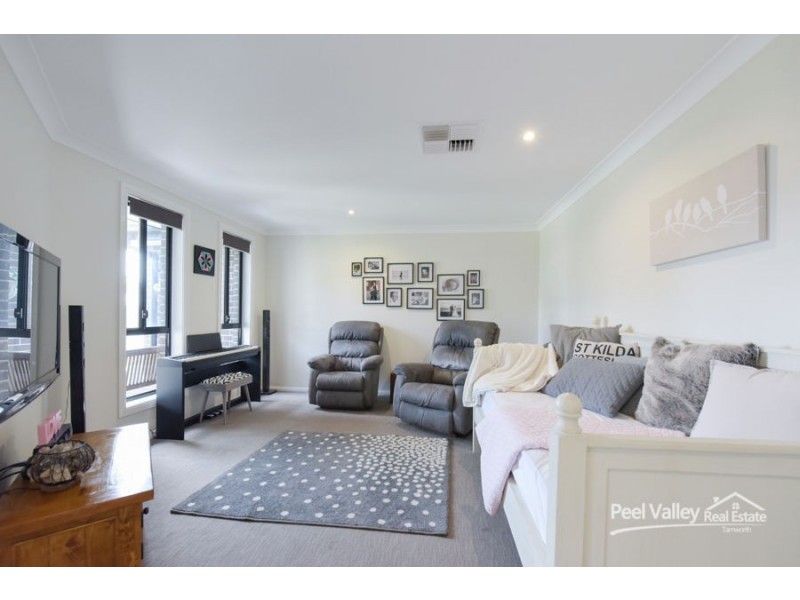 43 Warrah Drive, Tamworth NSW 2340