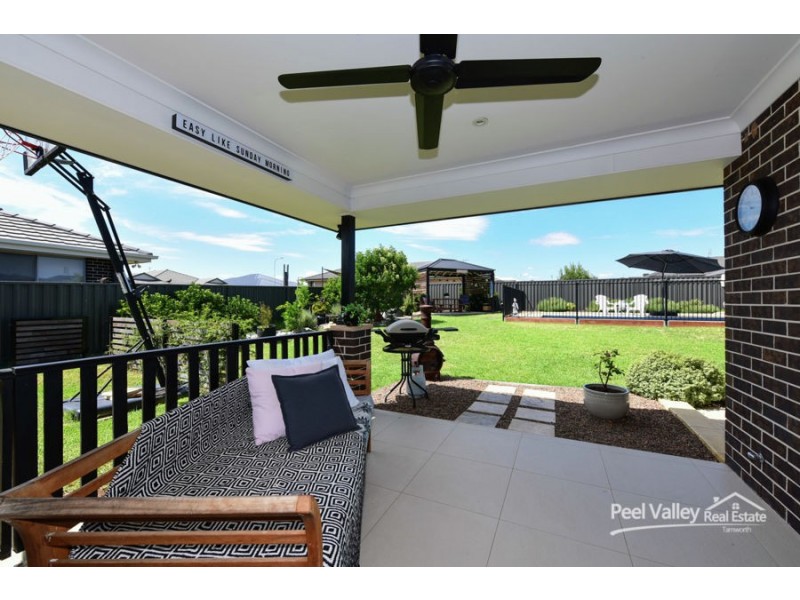 43 Warrah Drive, Tamworth NSW 2340