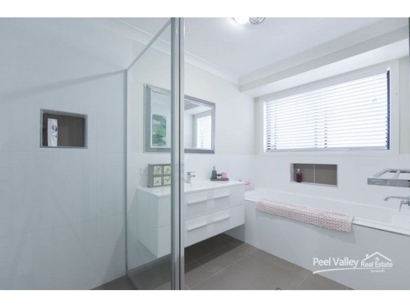 43 Warrah Drive, Tamworth NSW 2340