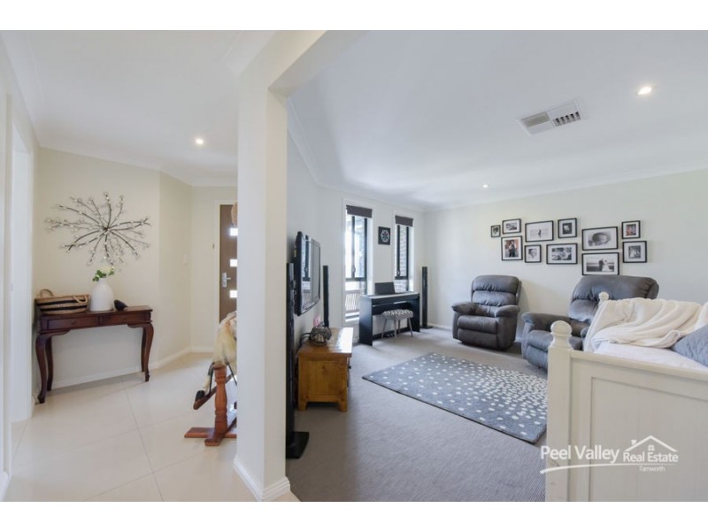 43 Warrah Drive, Tamworth NSW 2340