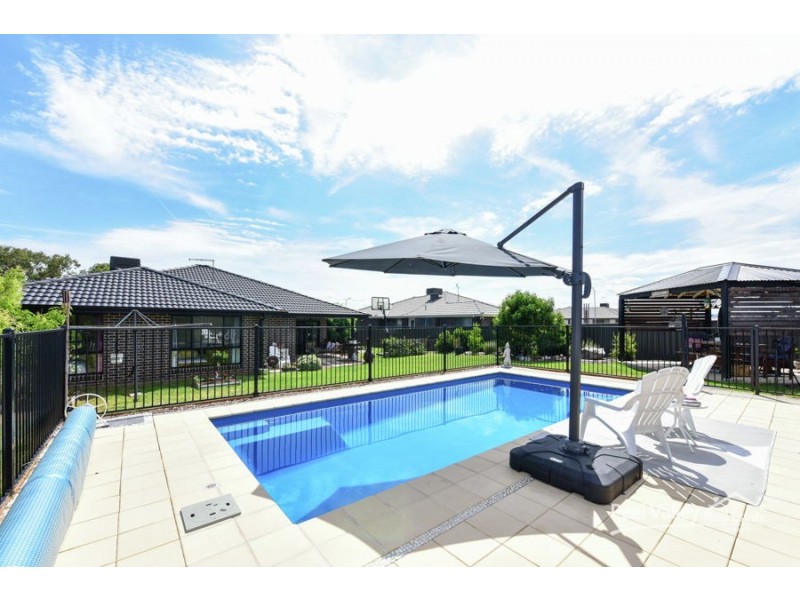 43 Warrah Drive, Tamworth NSW 2340