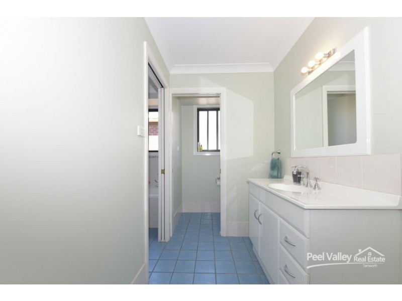 20 Leonora Crescent, Kootingal NSW 2352