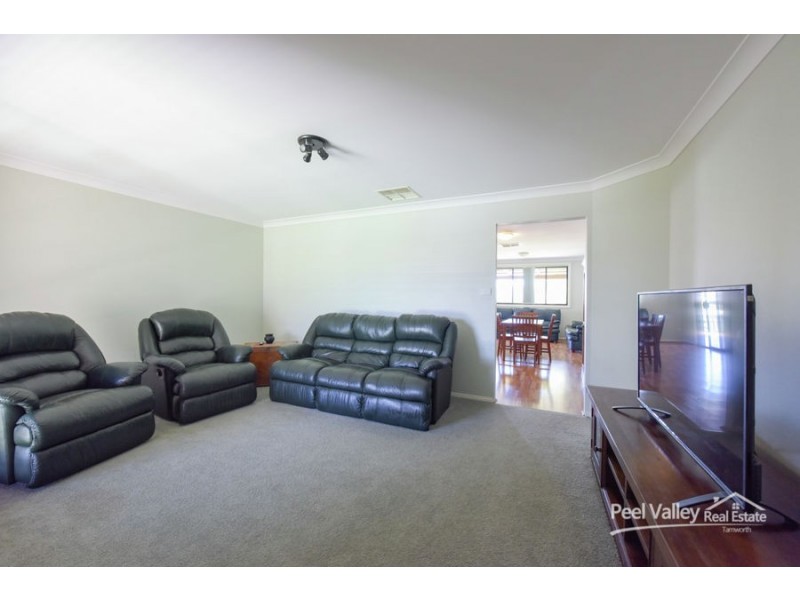20 Leonora Crescent, Kootingal NSW 2352