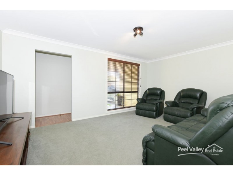 20 Leonora Crescent, Kootingal NSW 2352