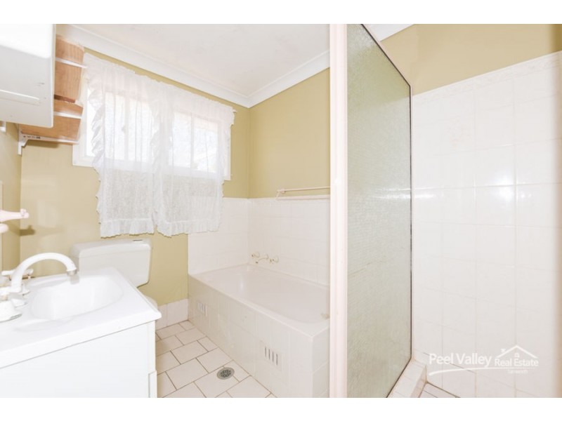 39 Railway Avenue, Duri NSW 2344