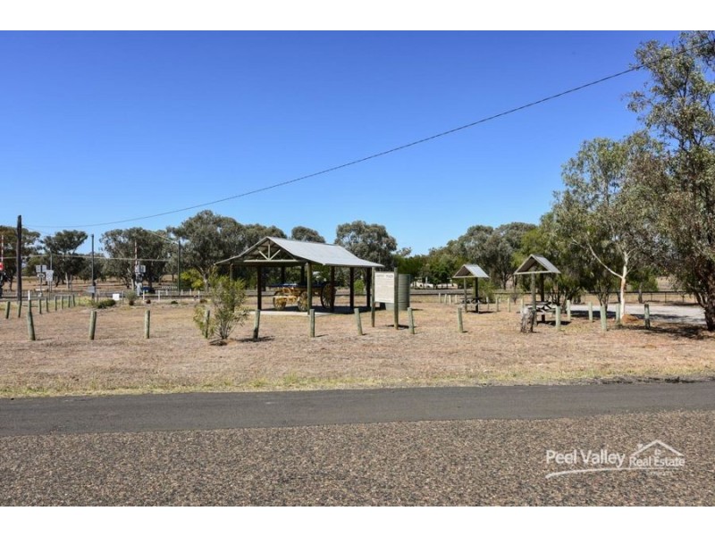 39 Railway Avenue, Duri NSW 2344