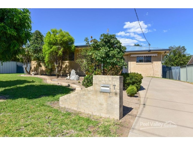 7 Leonora Crescent, Kootingal NSW 2352