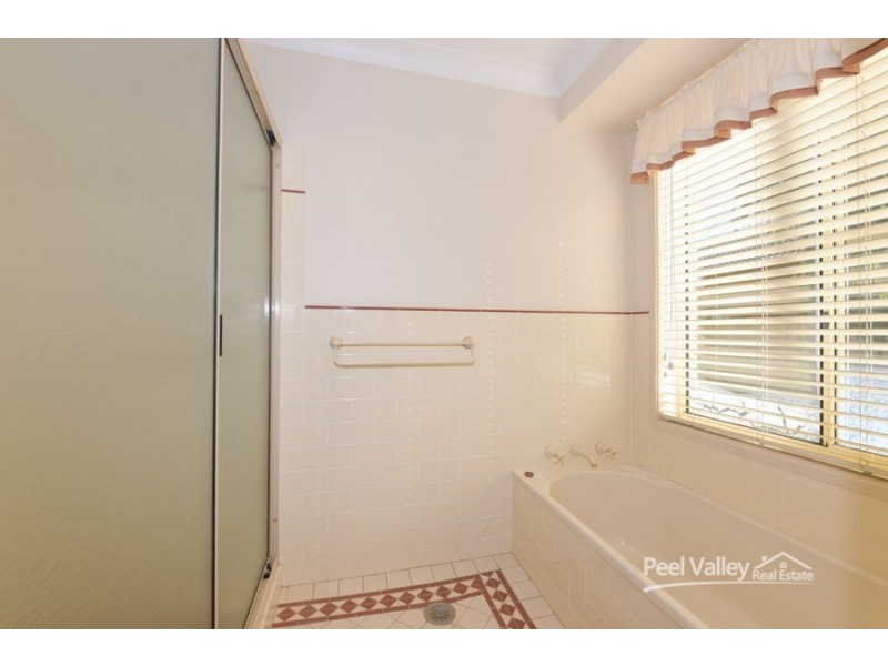 24 Overlanders Way, Tamworth NSW 2340