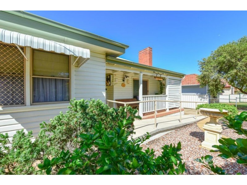 201 Carthage Street, Tamworth NSW 2340