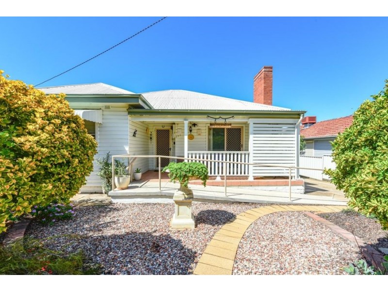 201 Carthage Street, Tamworth NSW 2340