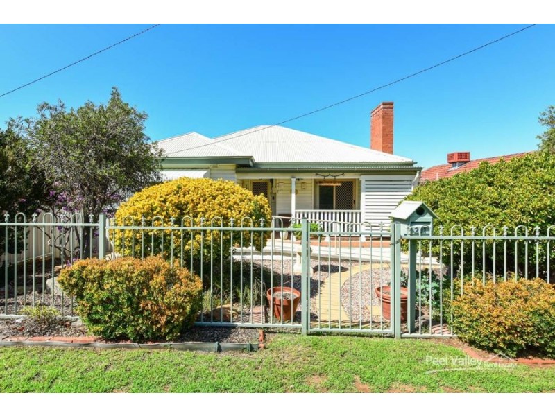 201 Carthage Street, Tamworth NSW 2340