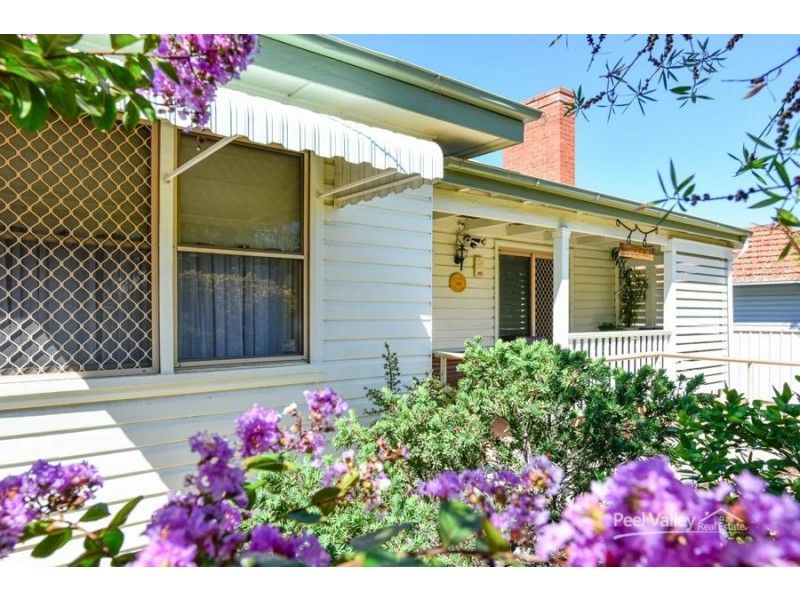 201 Carthage Street, Tamworth NSW 2340