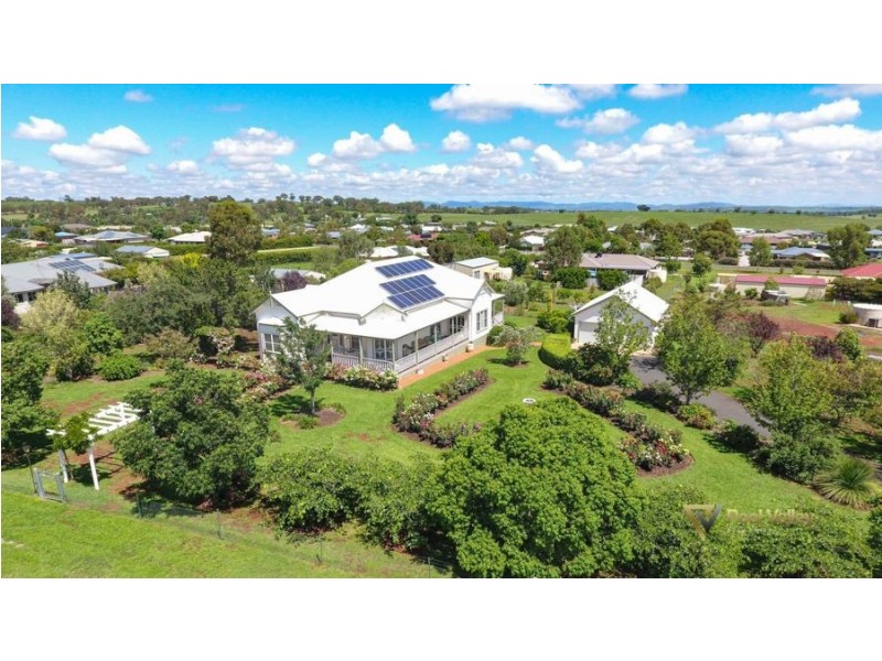 25 Barrington Drive, Tamworth NSW 2340