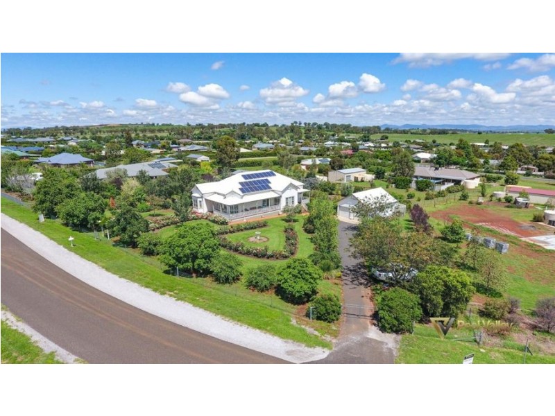 25 Barrington Drive, Tamworth NSW 2340