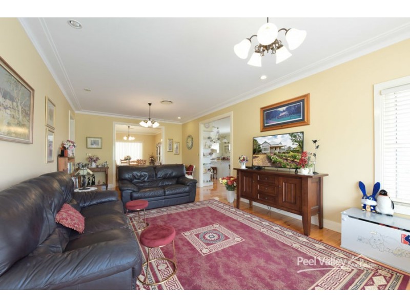 25 Barrington Drive, Tamworth NSW 2340