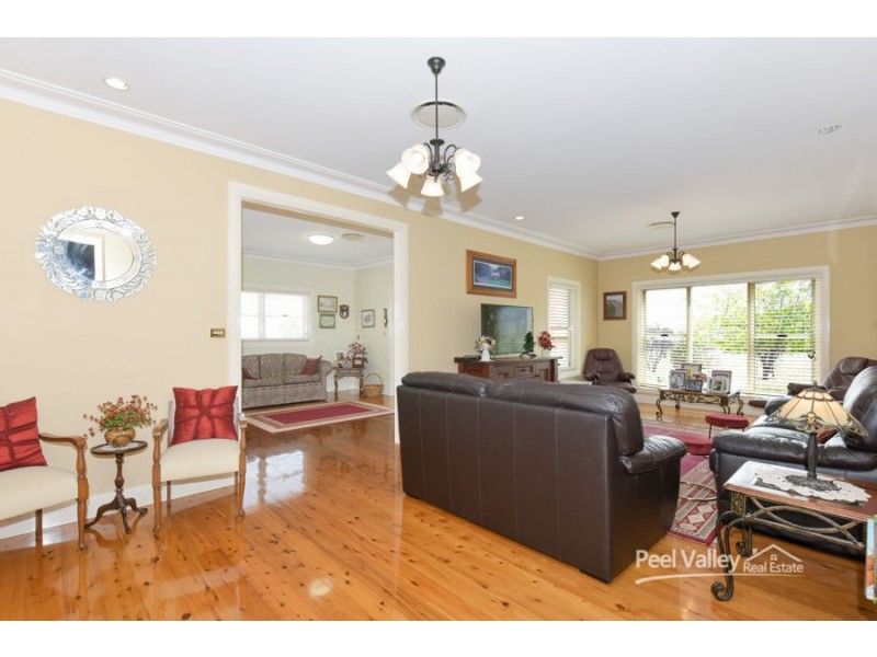 25 Barrington Drive, Tamworth NSW 2340