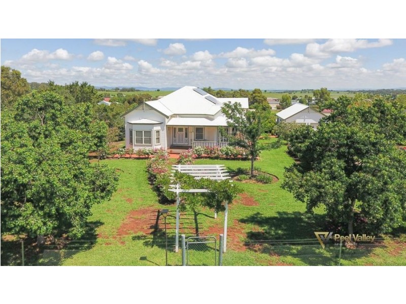 25 Barrington Drive, Tamworth NSW 2340