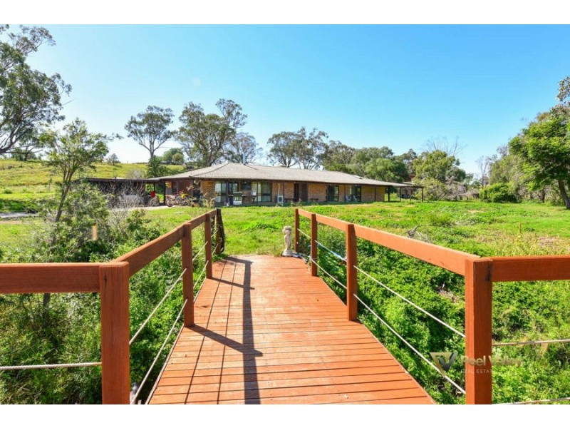 32 Henrys Lane, Tamworth NSW 2340