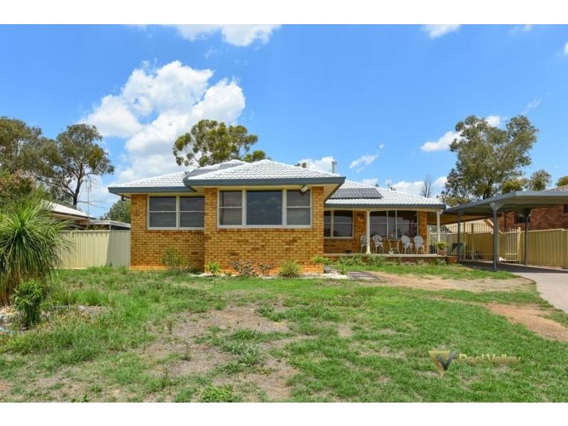 18 Waree Drive, Tamworth NSW 2340