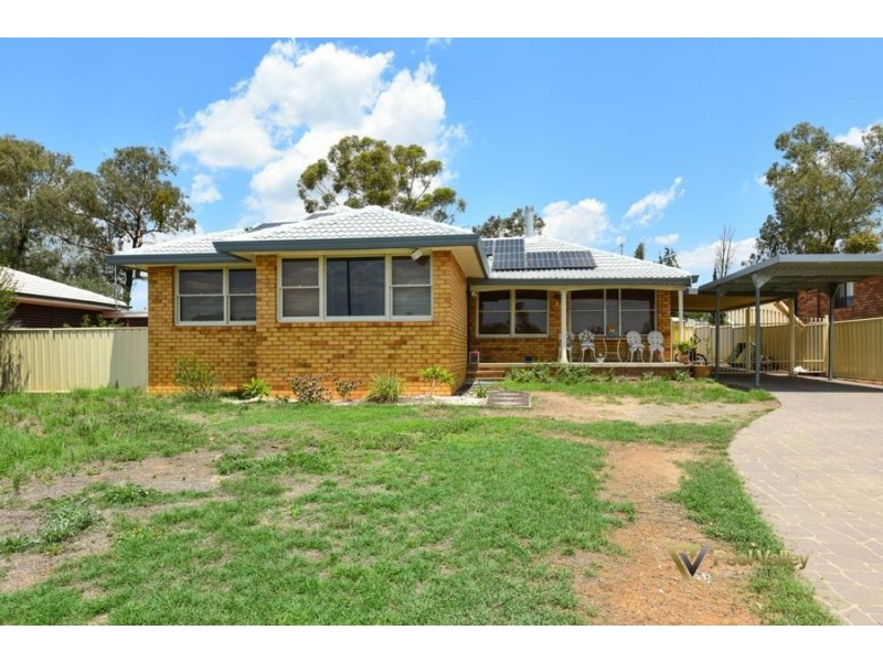 18 Waree Drive, Tamworth NSW 2340