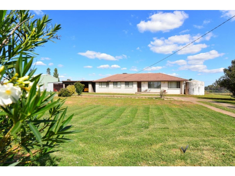 100 Warrah Road, Tamworth NSW 2340