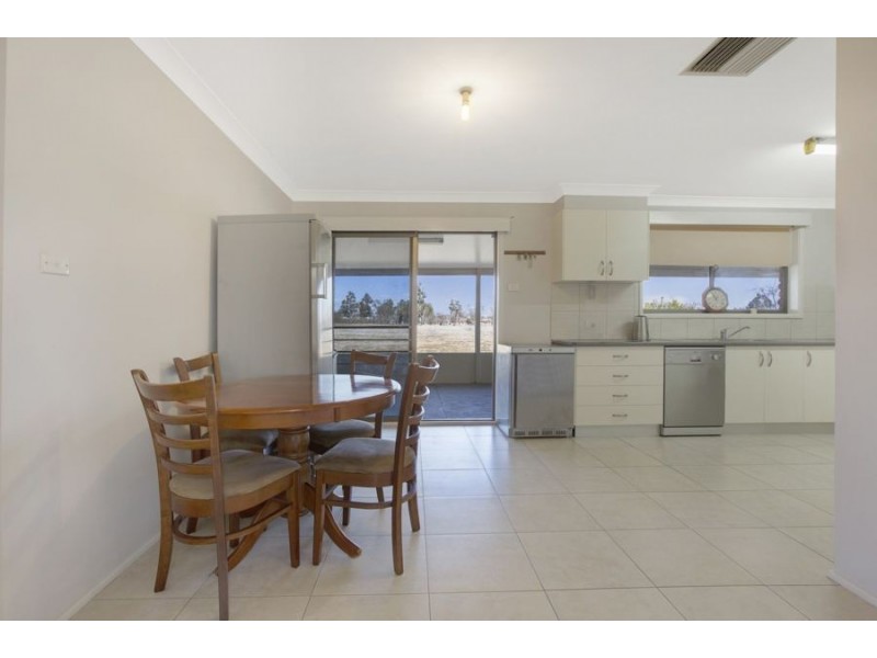 100 Warrah Road, Tamworth NSW 2340