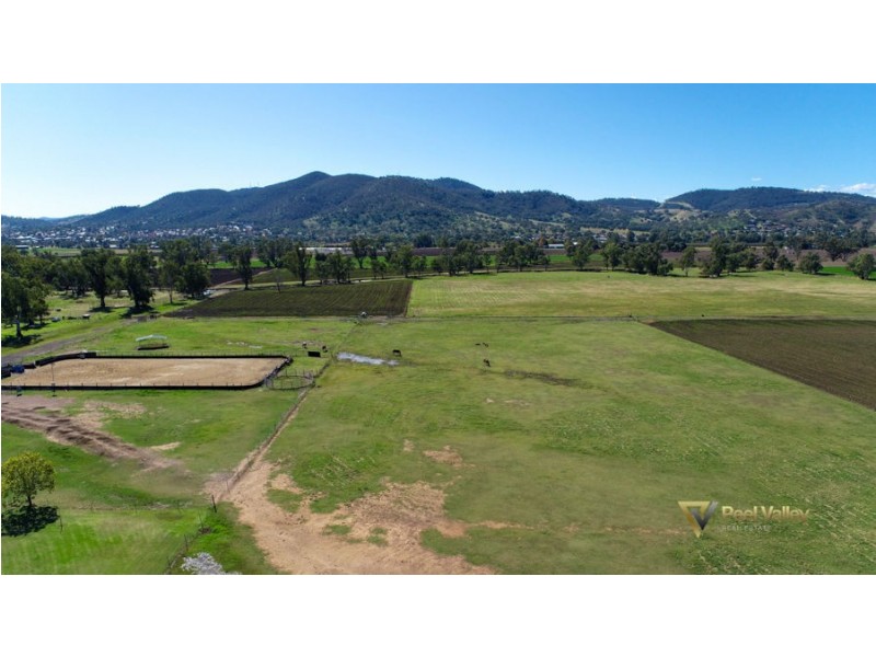 24 Harrier Parade, Tamworth NSW 2340