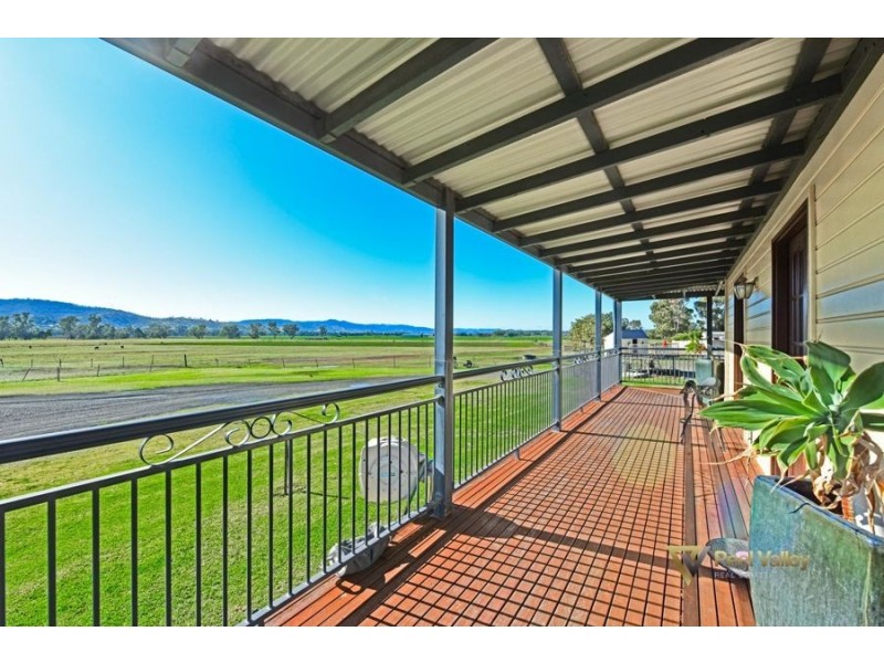 24 Harrier Parade, Tamworth NSW 2340
