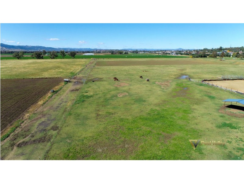 24 Harrier Parade, Tamworth NSW 2340