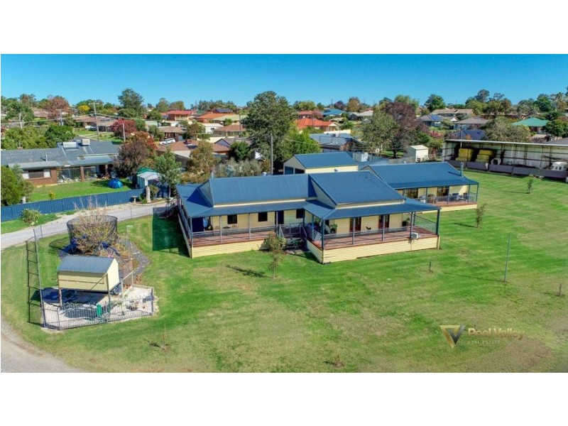 24 Harrier Parade, Tamworth NSW 2340
