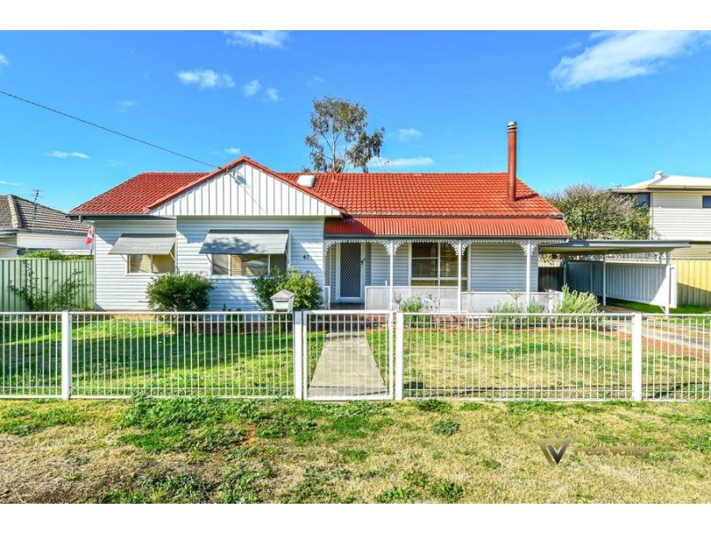 47 Churchill Street, Tamworth NSW 2340