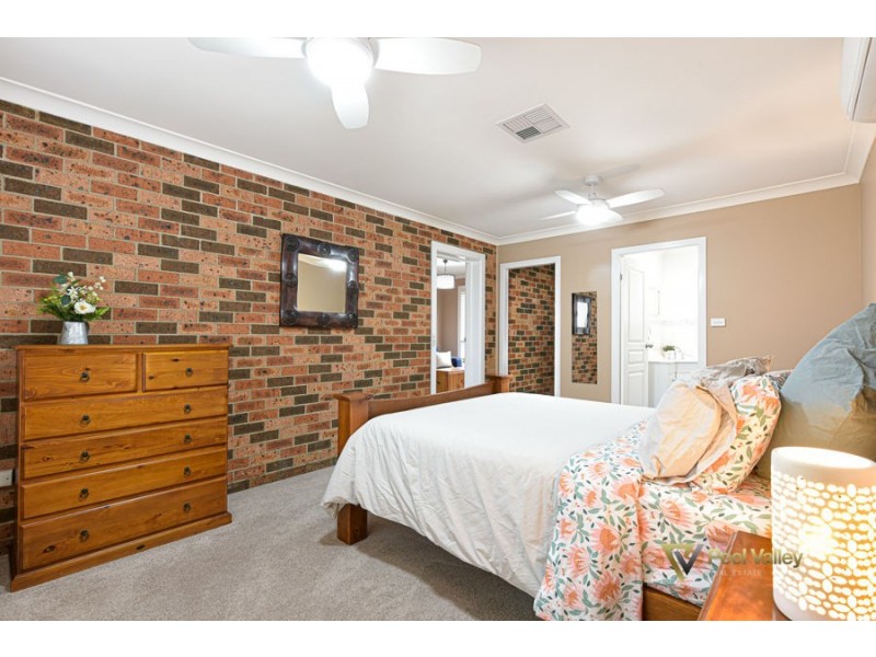 8 Robey Street, Kootingal NSW 2352