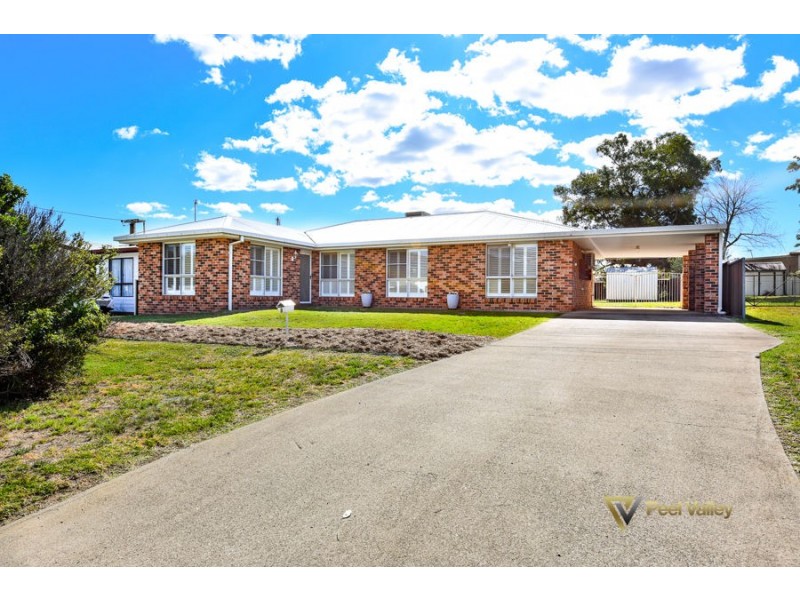 8 Robey Street, Kootingal NSW 2352