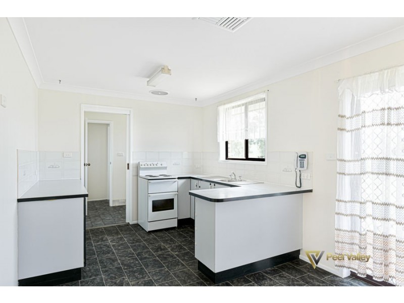 6 Willow Park Avenue, Kootingal NSW 2352