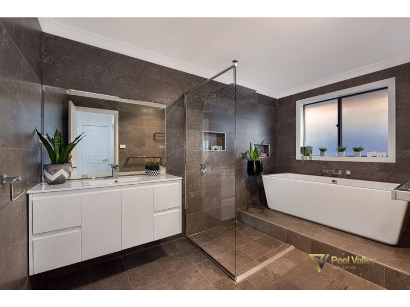 24 Falcon Drive Calala, Tamworth NSW 2340