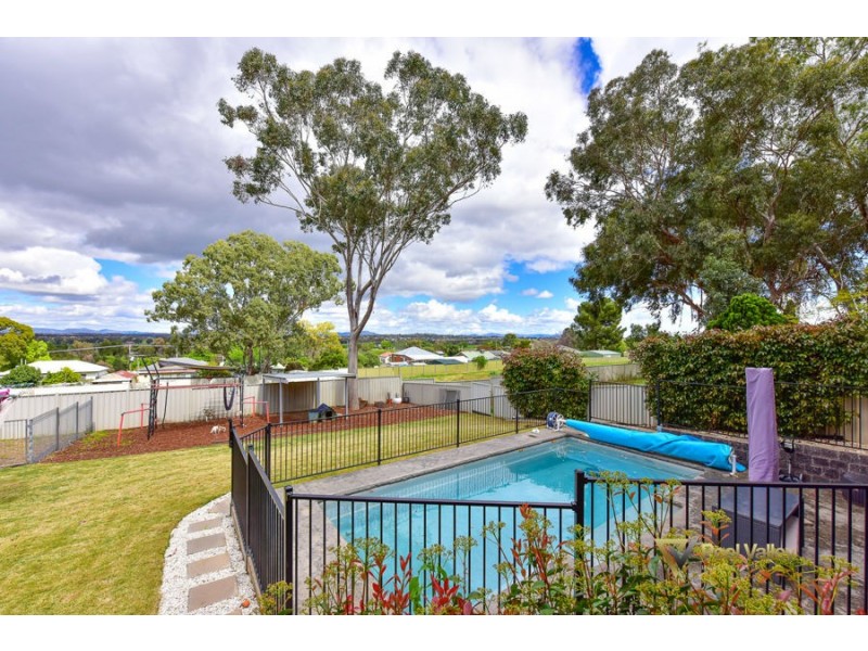 43 Valley Drive East, Tamworth NSW 2340