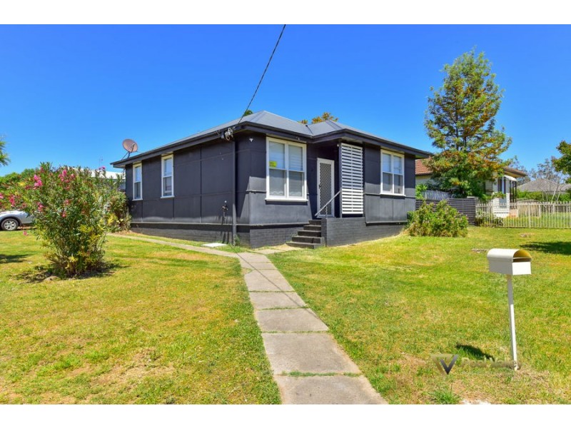 51 Robert Street, Tamworth NSW 2340