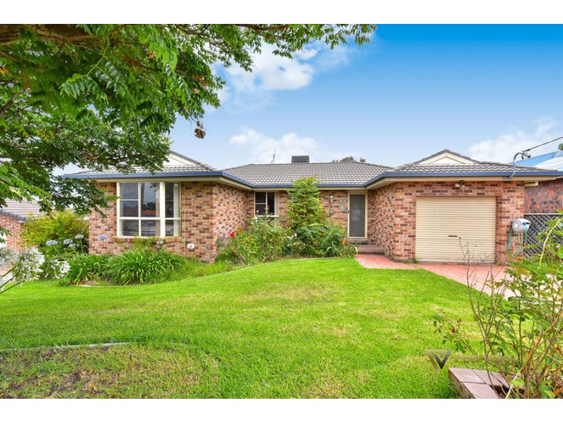 111 Glengarvin Drive, Tamworth NSW 2340