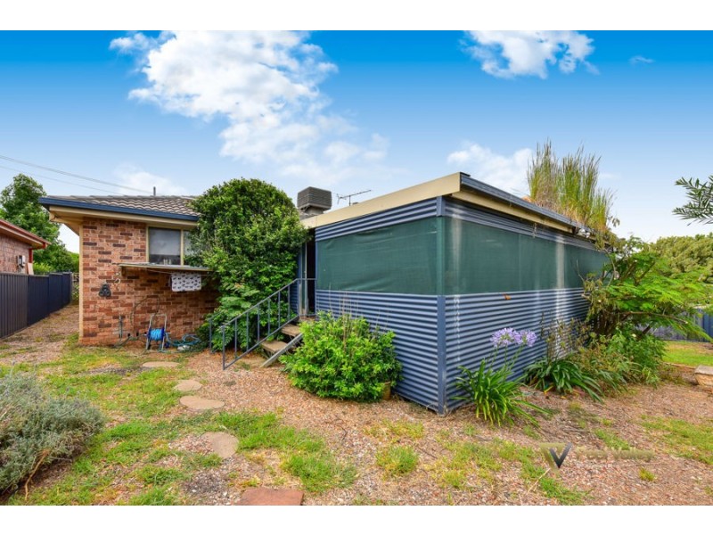111 Glengarvin Drive, Tamworth NSW 2340