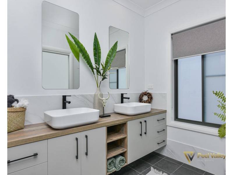 2 Championship Place, Tamworth NSW 2340