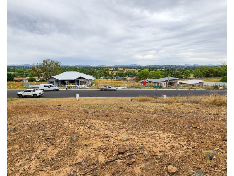 72 Valley Drive East, Tamworth NSW 2340