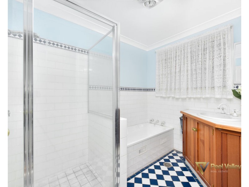 1 Mytelen Street, Kootingal NSW 2352