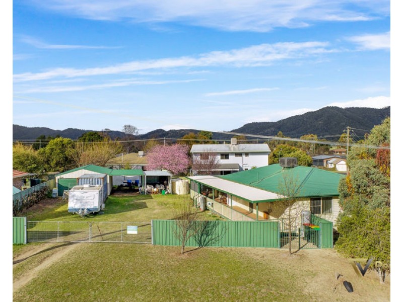 1 Mytelen Street, Kootingal NSW 2352