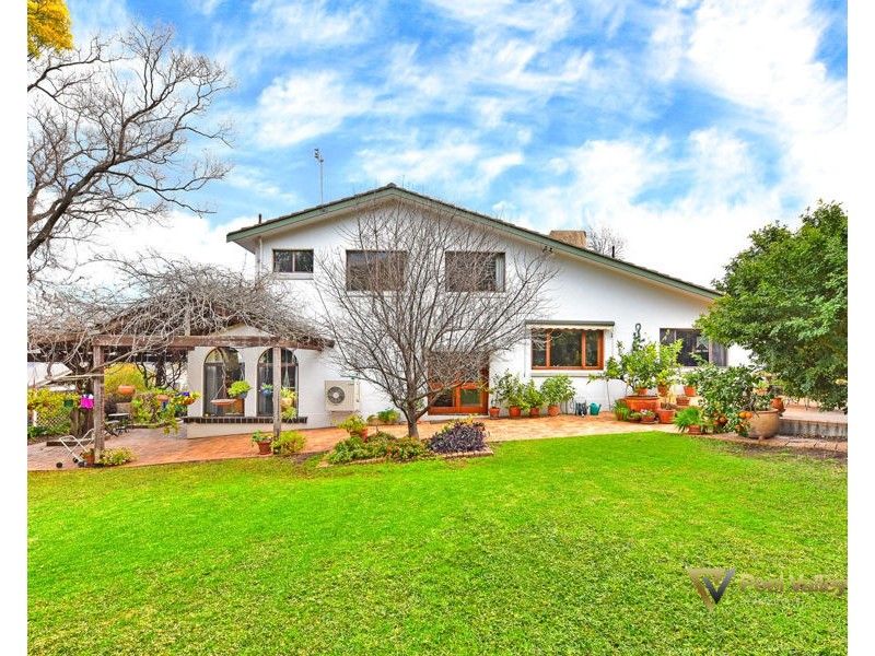 12 Woodburn Way East, Tamworth NSW 2340
